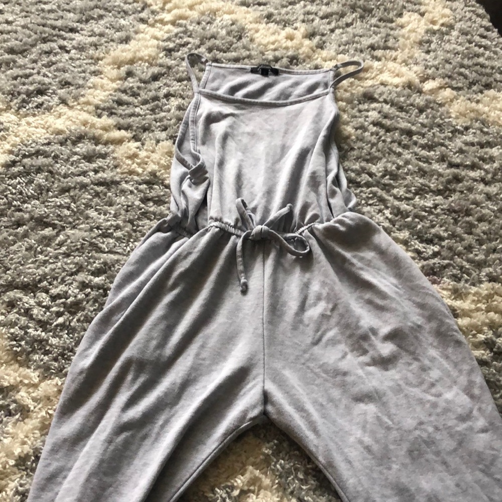 Gray jumpsuit - size small